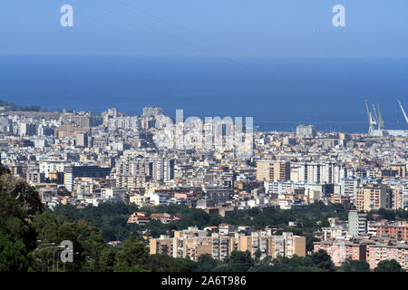 Monreale, Italie - 3 juillet 2016 Photo : Panorama de Palerme à partir de Monreale Banque D'Images