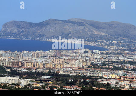 Monreale, Italie - 3 juillet 2016 Photo : Panorama de Palerme à partir de Monreale Banque D'Images