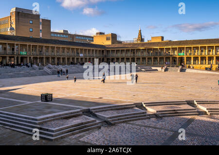 27.10.2019 Halifax, West Yorkshire, Royaume-Uni, la Pièce Hall est un bâtiment classé à Halifax, West Yorkshire, Angleterre. Il a été construit comme une halle aux draps Banque D'Images