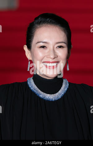 L'actrice chinoise Zhang Ziyi arrive à la cérémonie d'ouverture du Festival International du Film de Tokyo 2019. Banque D'Images