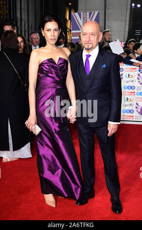 Daniela Lavender, Sir Ben Kingsley arrivant pour la fierté de la Grande-Bretagne Awards tenue à l'hôtel Grosvenor House, Londres. Banque D'Images