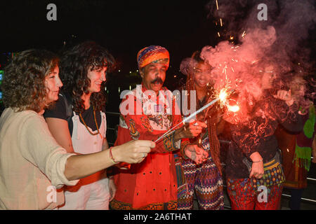 La ville d'Ajmer, Inde. 27 Oct, 2019. Fête des Lumières, marque la victoire sur le mal et commémore l'époque où dieu hindou le Seigneur Rama remporte la victoire sur Ravana et est retourné à son royaume Ayodhya. (Photo de Shaukat Ahmed/Pacific Press) Credit : Pacific Press Agency/Alamy Live News Banque D'Images