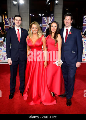 Le Roi Carol Vorderman, Cameron, Katie King et guest arrivant pour la fierté de la Grande-Bretagne Awards tenue à l'hôtel Grosvenor House, Londres. Banque D'Images