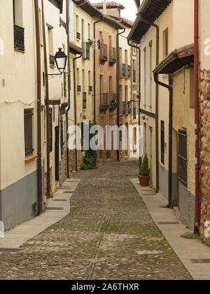 Covarrubias est une belle ville médiévale a déclaré un ensemble artistique dans l'Arlanza valley à Burgos. Espagne Banque D'Images