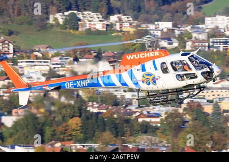 Hélicoptère Aerospatiale AS-350 InWucher B3 Ecureuil Innsbruck/Autriche 26 Octobre 2019 : à InnsbruckAirport. Banque D'Images