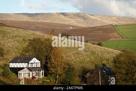 Kinder Scout vu de Birch Vale, Derbyshire Banque D'Images