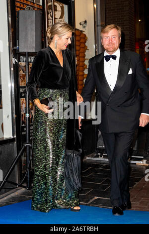 Le roi Willem-Alexander et Maxima La reine des Pays-Bas à la première du film Galapagos : espoir pour l'avenir dans le théâtre Tuschinski à Amsterdam, Pays-Bas 28 octobre 2019. Photo : Patrick van Katwijk Pays-bas / OUT | Banque D'Images