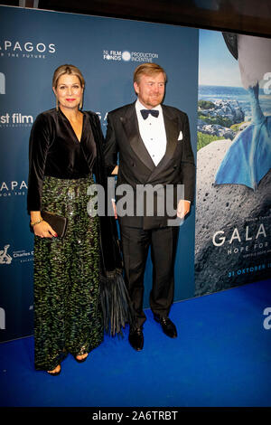 Le roi Willem-Alexander et Maxima La reine des Pays-Bas à la première du film Galapagos : espoir pour l'avenir dans le théâtre Tuschinski à Amsterdam, Pays-Bas 28 octobre 2019. Photo : Patrick van Katwijk Pays-bas / OUT | Banque D'Images