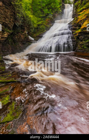 L'eau tombe Dingmans Dingmans DWG - Chutes d'eau fait partie de la Delaware Water Gap (DWG) et il est situé à Dingmans Ferry, comté de Pike, en Pennsylvanie. Banque D'Images