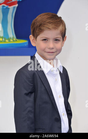 LOS ANGELES, CA. Le 28 juillet 2013 : Jacob Tremblay au Los Angeles première de son film 'Les Schtroumpfs 2' au Regency Village Theatre, Westwood. © 2013 Paul Smith / Featureflash Banque D'Images