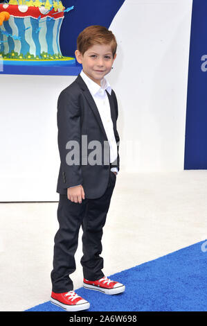 LOS ANGELES, CA. Le 28 juillet 2013 : Jacob Tremblay au Los Angeles première de son film 'Les Schtroumpfs 2' au Regency Village Theatre, Westwood. © 2013 Paul Smith / Featureflash Banque D'Images