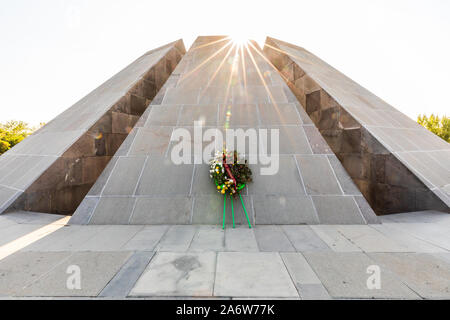 Erevan, Erevan, Arménie Province. Le Memorial Hall de l'Tzitzernakaberd mémorial au génocide arménien complexe. Banque D'Images