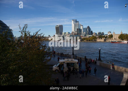 La ville de Londres vu de Tower Bridge GV Vue générale, Londres Banque D'Images