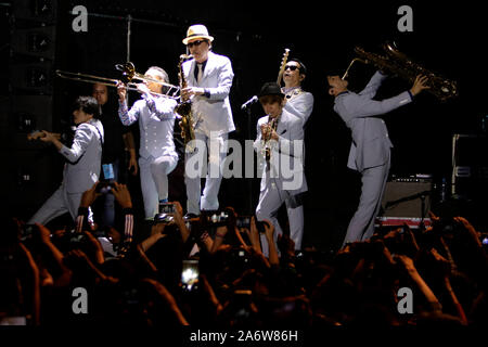 GUANAJUATO, Guanajuato. Octubre 26, 2019 - Alhóndiga de Granaditas La Tokyo Ska Paradise Orchestra, ofreció un concierto ente mas de ocho mil personas en la Alhóndiga de Granaditas, poniendo a bailar a los asistentes de la edición 47 del Festival Internacional Cervantino, en el que incluyeron temas como : Un pas au-delà de y La Jamaïque Ska, entre otros. Foto : Francisco Morales/DAMMPHOTO Banque D'Images