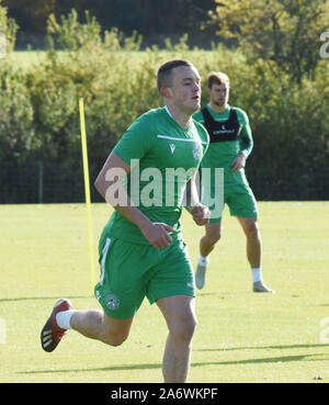 East Lothian, UK. 26Th apr 2019 .Hibernian Trialist Linfield striker Michael O'Connor au cours de formation . Crédit : eric mccowat/Alamy Live News Banque D'Images