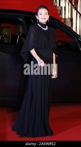 Tokyo, Japon. 28 Oct, 2019. L'actrice chinoise Zhang Ziyi sourit à son arrivée à la cérémonie d'ouverture de la 32e Festival International du Film de Tokyo comme il est président du jury du concours international de Tokyo le lundi 28 octobre, 2019. 180 derniers films seront projetés au festival d'une semaine. Credit : Yoshio Tsunoda/AFLO/Alamy Live News Banque D'Images