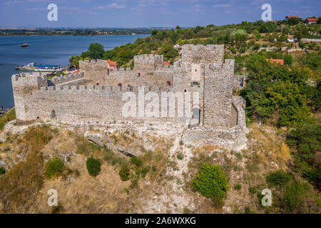 Vue panoramique aérienne du château récemment restauré, l'ancien bastion turc Ram sur la rive du Danube en Serbie l'ex-Yougoslavie Banque D'Images