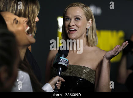 New York, USA. 28 Oct, 2019. L'actrice Reese Witherspoon (C) s'entretient avec les médias à l'Apple TV, "le Matin Show' Première mondiale à David Geffen Hall au Lincoln Center le 28 octobre 2019 dans la ville de New York. Photo de Peter Foley/UPI UPI : Crédit/Alamy Live News Banque D'Images