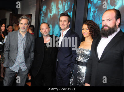 Los Angeles, Californie, USA 28 octobre 2019 Jonathan Lethem Romancier, musicien Thom Yorke, directeur/producteur/auteur/acteur Edward Norton, actrice Gugu MBatha-Raw et acteur Ethan Suplee assiste à la Warner Brothers Pictures présente une projection spéciale de 'Motherless Brooklyn' le 28 octobre 2019 à Hollywood Poster 43 Théâtre de la Légion américaine à Los Angeles, Californie, USA. Photo de Barry King/Alamy Live News Banque D'Images