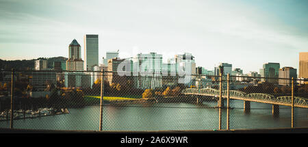 Portland, Oregon - Oct 28, 2019 : Portland downtown skyline à partir de la route de l'Oregon State Banque D'Images