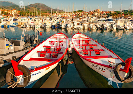 Bateaux de pêche traditionnelle catalane au port de Banyuls, Côte Vermeille, France Banque D'Images