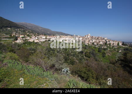 Tourettes-sur-Loup, un ancien hill town sur la côte d'Azur, Provence, France Banque D'Images