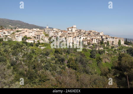 Tourettes-sur-Loup, un ancien hill town sur la côte d'Azur, Provence, France Banque D'Images