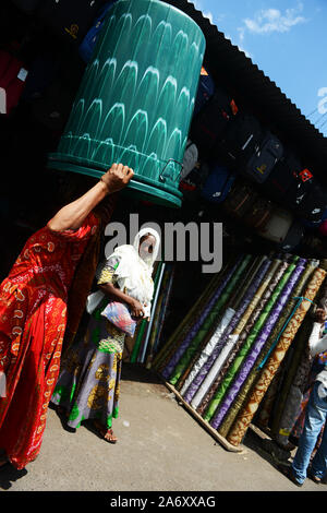 Le marché vibrant à Moroni, Comores. Banque D'Images