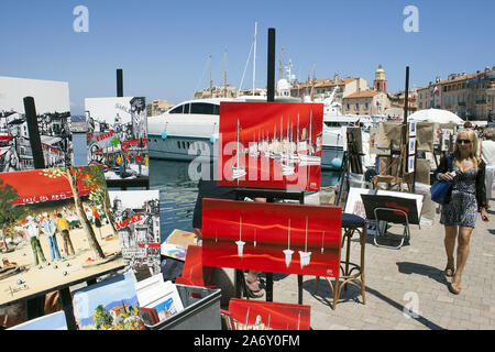 Oeuvres en vente à côté du port de St Tropez, France Banque D'Images