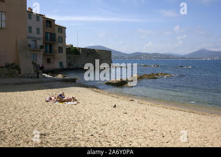 Plage de la Ponche à St Tropez, France Banque D'Images