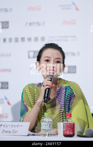Tokyo, Japon. 29 Oct, 2019. Le président du jury, l'actrice Zhang Ziyi parle lors d'une conférence de presse au cours de la 32e Festival International du Film de Tokyo à Tokyo, Japon, le 29 octobre 2019. Credit : Ma Caoran/Xinhua/Alamy Live News Banque D'Images