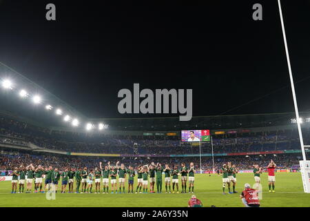 Les joueurs de l'Afrique du Sud salue les fans après la Coupe du Monde de Rugby 2019 demi-finale entre le Pays de Galle et l'Afrique du Sud à le stade international de Yokohama, Yokohama, Kanagawa, Japon, le 27 octobre 2019. Credit : EXTRÊME-ORIENT PRESSE/AFLO/Alamy Live News Banque D'Images