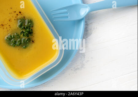 Détail crème de soupe de lentilles avec cuillère Banque D'Images