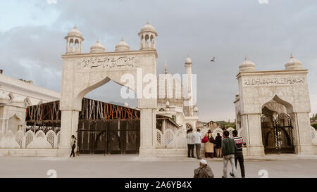 Hazratbal le culte, Srinagar, Jammu-et-Cachemire, en Inde Mai 2018 - Vue de l'Hazratbal Shrine (majestueuse Place) est un sanctuaire musulman en Srinaga, Hazratbal Banque D'Images
