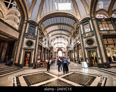 Vue de l'intérieur de la galerie à Turin san federico Banque D'Images