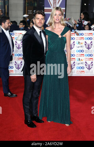 Joel Dommett et Hannah Cooper, la fierté de la Grande-Bretagne Awards 2019, Grosvenor House, Londres, Royaume-Uni, 28 octobre 2019, photo de Richard Goldschmidt Banque D'Images