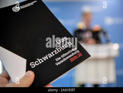 Berlin, Allemagne. 29 Oct, 2019. Le Livre Noir 2019-2020 du Bund der Steuerzahler est présenté. Credit : Britta Pedersen/dpa-Zentralbild/dpa/Alamy Live News Banque D'Images