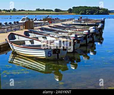 Louer des Bateaux amarrés sur Rutland Water Banque D'Images