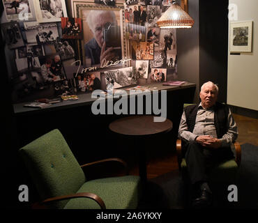 Prague, République tchèque. 29 Oct, 2019. Photographe tchèque Jovan Dezort présente l'exposition de l'auteur qui a été créé pour marquer son 85e anniversaire, le 29 octobre 2019, à Prague, en République tchèque. Photo : CTK Michal Krumphanzl/Photo/Alamy Live News Banque D'Images