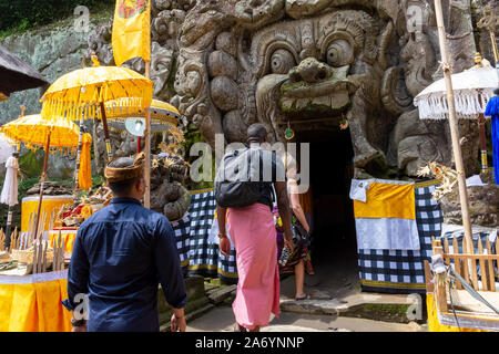 Ubud, Indonésie - 17 septembre 2018 : Touristique à Goa Gajah temple à Bali. Goa Gajah, ou Elephant Cave, est situé sur l'île de Bali près de Ubud, je Banque D'Images