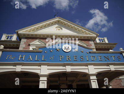 New York, États-Unis. 29 Oct, 2019. Vous entrerez dans le Hall of Presidents attraction du parc à thème Walt Disney World Resort et le lundi 29 octobre, 2019 dans le lac Bay en Floride. Walt Disney World a ouvert ses portes le 1 octobre 1971, et fêtera son 50e anniversaire le 1er octobre 2021 et demeure l'une des destinations de vacances les plus populaires dans le monde entier. Photo de John Angelillo/UPI UPI : Crédit/Alamy Live News Banque D'Images