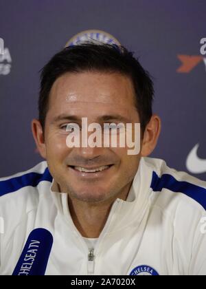 Cobham, Surrey, UK. 29 Oct, 2019. Frank Lampard, Chelsea Football Club manager, parle aux médias de demain Carabao Cup quatrième ronde match contre Manchester United à Stamford Bridge. Credit : Motofoto/Alamy Live News Banque D'Images