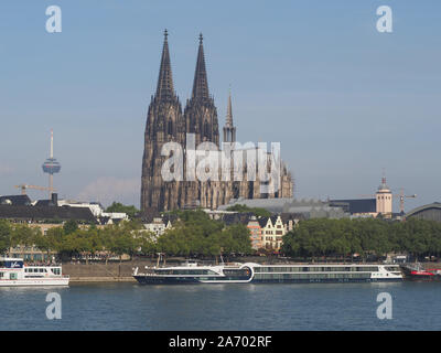 KOELN, ALLEMAGNE - circa 2019 AOÛT : Koelner Hohe Domkirche Sankt Petrus Dom (Cathédrale St Pierre sens) église gothique Banque D'Images