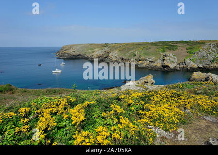 "Ile de Groix" (l'île au large des côtes de Bretagne, au nord-ouest de la France) : creek du port "Port Saint-Nicolas" Banque D'Images