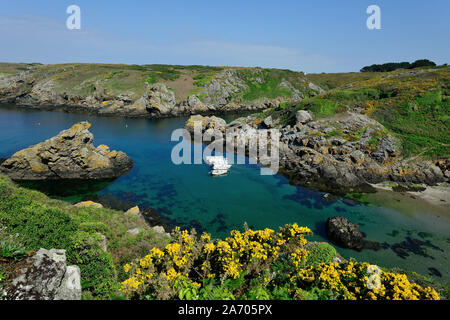 "Ile de Groix" (l'île au large des côtes de Bretagne, au nord-ouest de la France) : creek du port "Port Saint-Nicolas" Banque D'Images