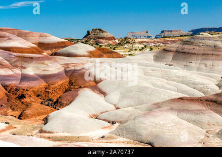 La bentonite Hills dans la vallée de la Cathédrale, Capital Reef National Park, en Utah. Banque D'Images