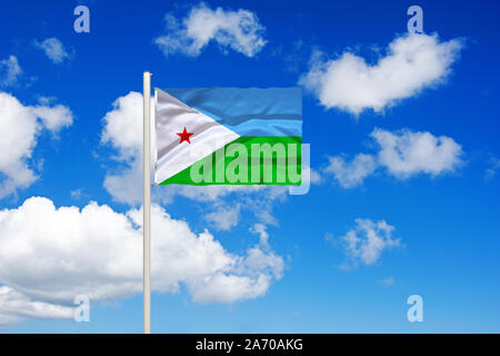 Flagge von Dschibuti, corne von Afrika, Nationalflagge Nationalfahne, Fahne, Cumulus, Wolken vor blauen Himmel, Banque D'Images