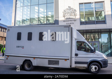 Chelmsford Magistrats court, Essex, Royaume-Uni. La camionnette de transport de prisonnier Serco le jour où le conducteur de camion Maurice Robinson comparaît devant la Cour Banque D'Images