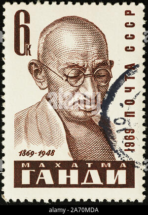 Portrait de Mahatma Gandhi sur de vieux timbres russes Banque D'Images