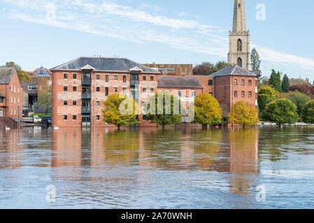 Les niveaux élevés de l'eau sur la rivière Severn entraîner des inondations dans la ville de Worcester, Worcester, Royaume-Uni Banque D'Images